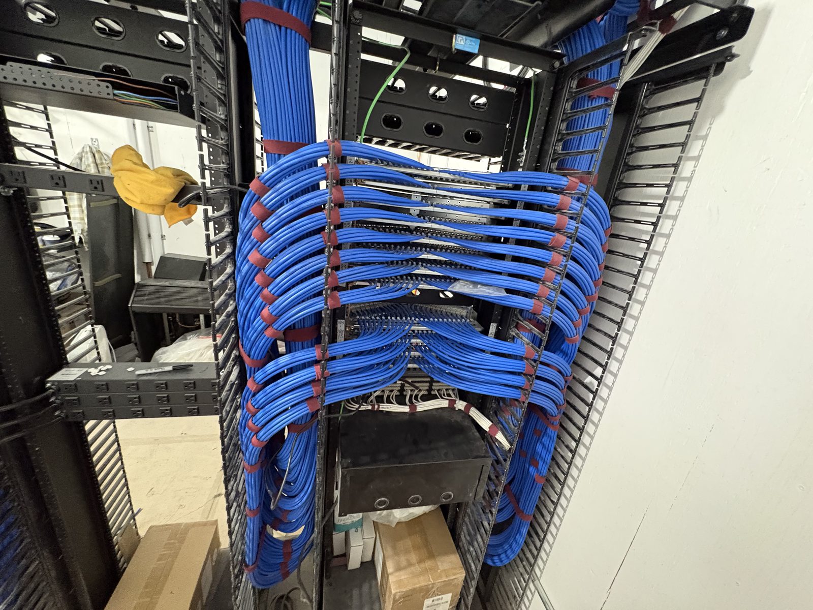 Service loops and vertical cable management on the rack rear