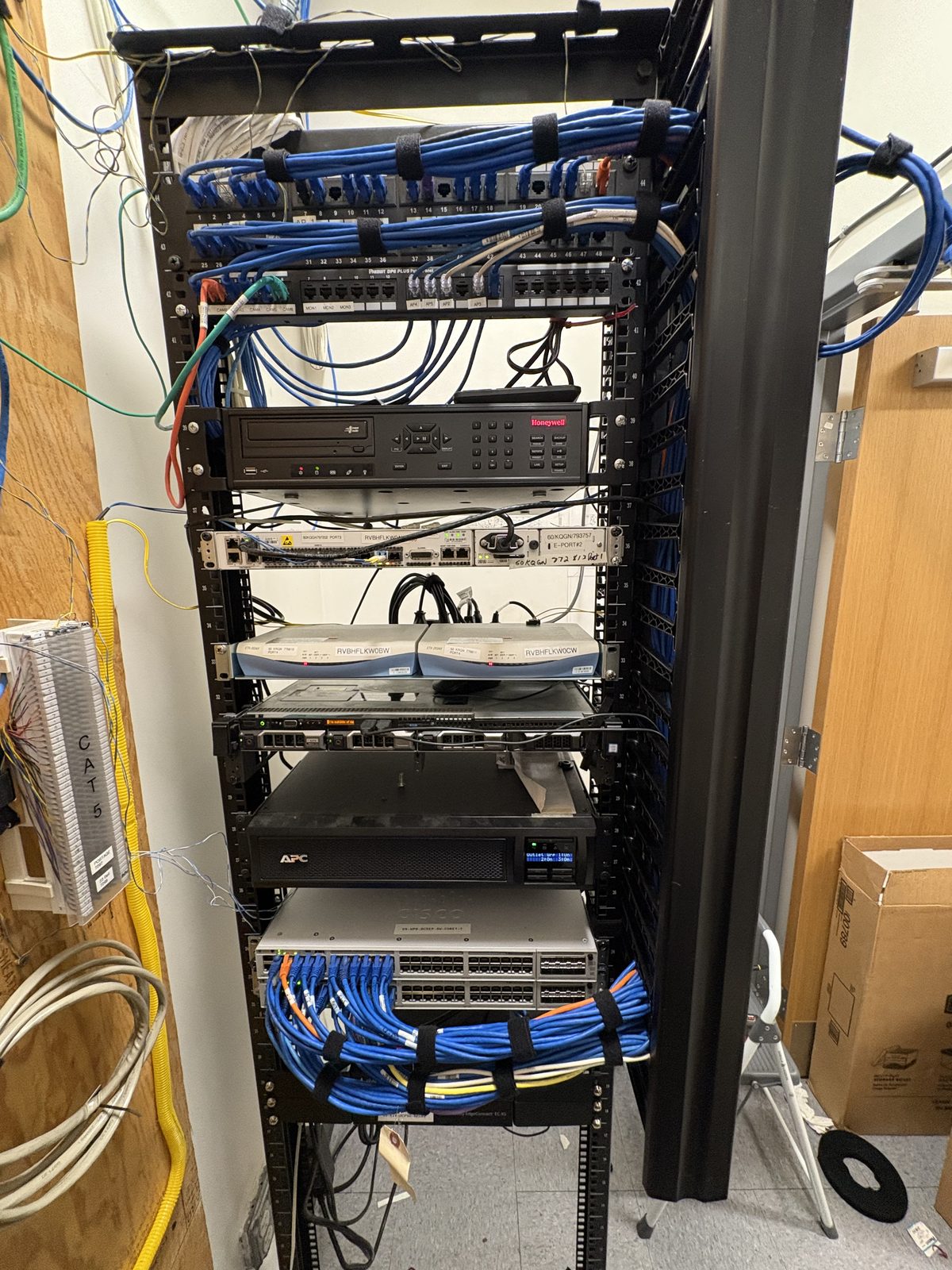 The same rack re-dressed with combed, velcro-managed blue patch runs